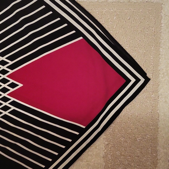 Stunning geometric tunic top - Picture 4 of 5